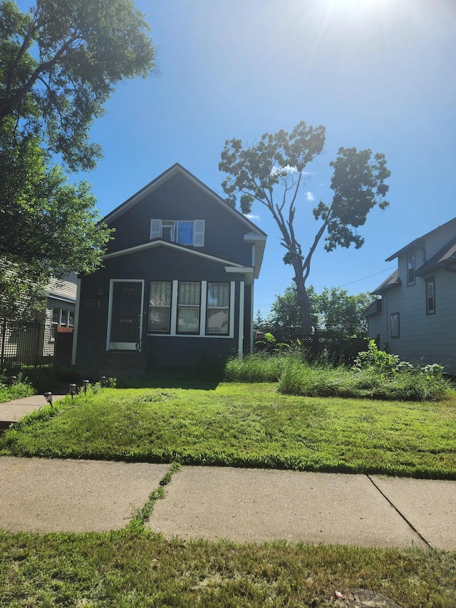 2611 Longfellow Ave, Minneapolis, MN 55407 - bungalow with a front yard