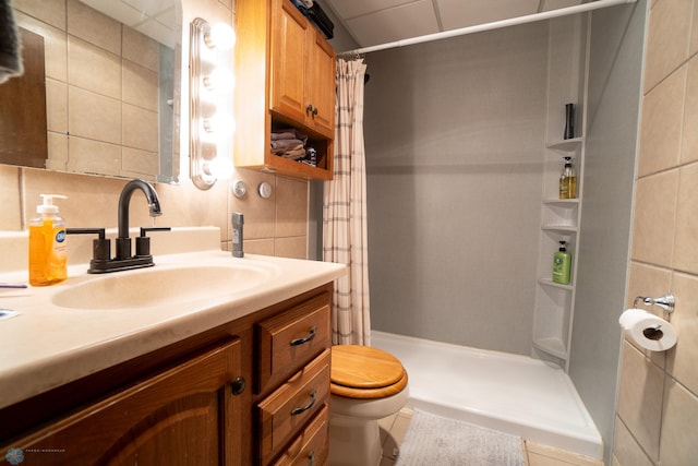 1606 5th St N, Fargo, ND 58102 - bathroom featuring vanity, a shower with curtain, and tile walls