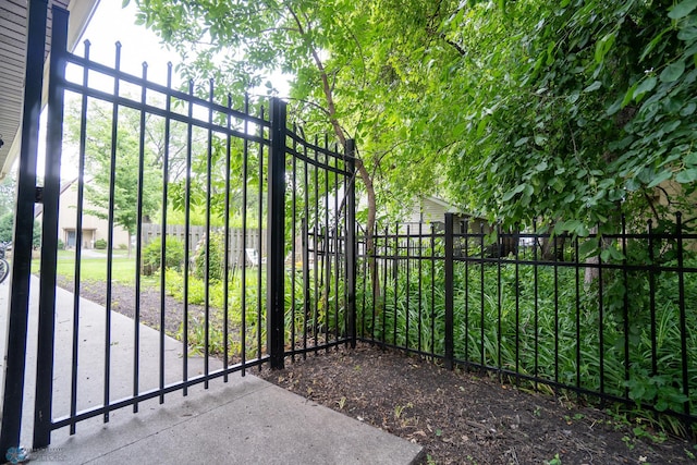 1606 5th St N, Fargo, ND 58102 - view of gate
