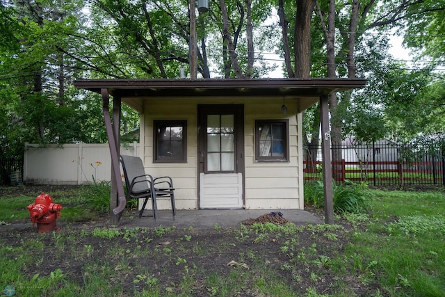 1606 5th St N, Fargo, ND 58102 - view of outdoor structure featuring covered porch
