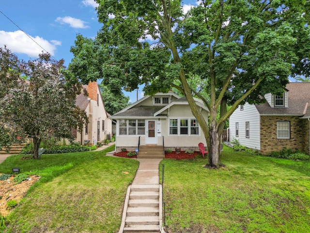 4334 Thomas Ave N, Minneapolis, MN 55412 - bungalow-style home featuring a front yard and stucco siding