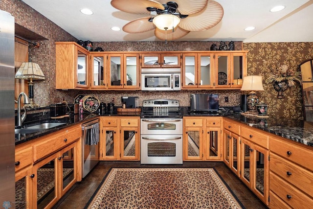 15 Fremont Dr S, Fargo, ND 58103 - kitchen featuring stainless steel appliances, tasteful backsplash, brown cabinetry, a ceiling fan, and recessed lighting