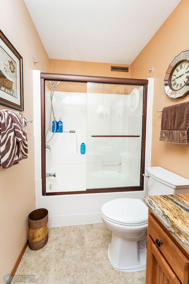 15 Fremont Dr S, Fargo, ND 58103 - full bath featuring bath / shower combo with glass door and vanity