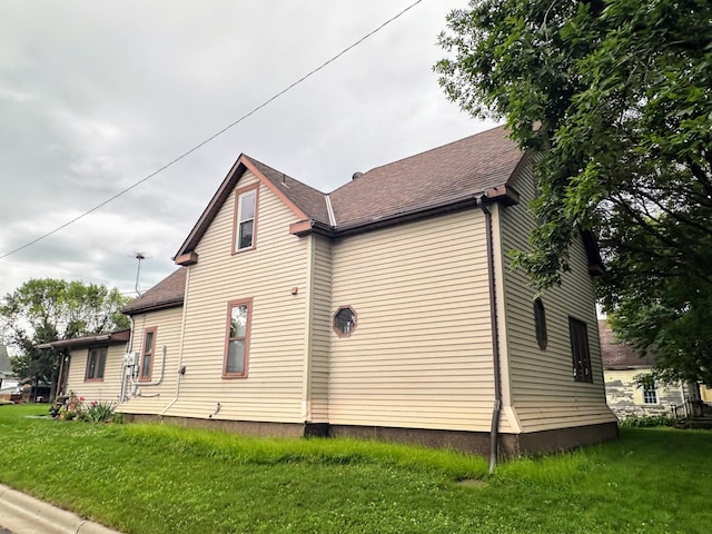 500 Main Ave, Lafayette, MN 56054 - view of side of home featuring a yard and a shingled roof