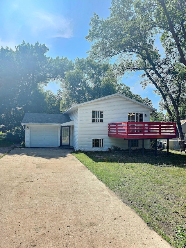 117 Quincy St, Alexandria, MN 56308 - tri-level home featuring driveway, a front lawn, an attached garage, and a wooden deck