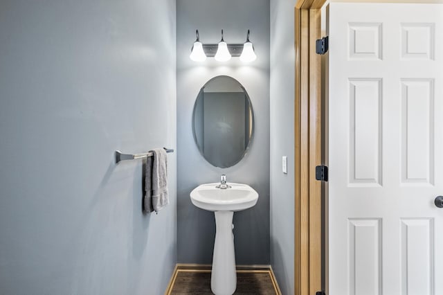 651 Ravencroft Rd, Waconia, MN 55387 - bathroom featuring baseboards