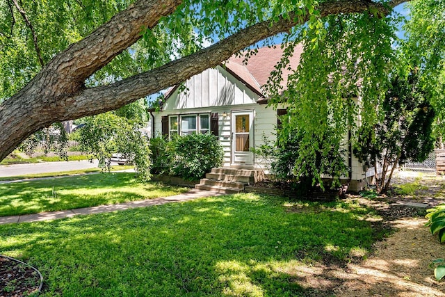 5501 30th Ave S, Minneapolis, MN 55417 - view of front of property featuring board and batten siding and a front lawn
