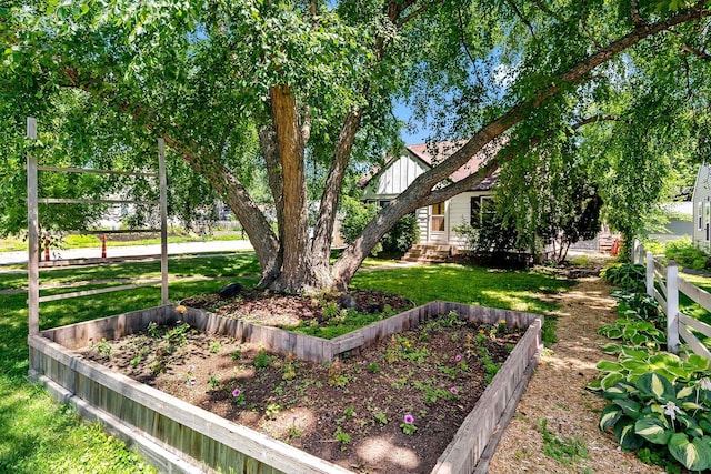 5501 30th Ave S, Minneapolis, MN 55417 - view of yard featuring a vegetable garden