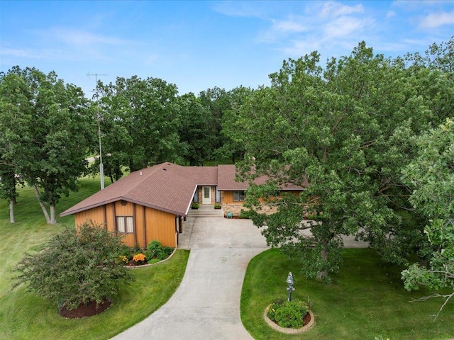 15170 141st Ave, Wadena, MN 56482 - view of front of home featuring driveway and a front yard
