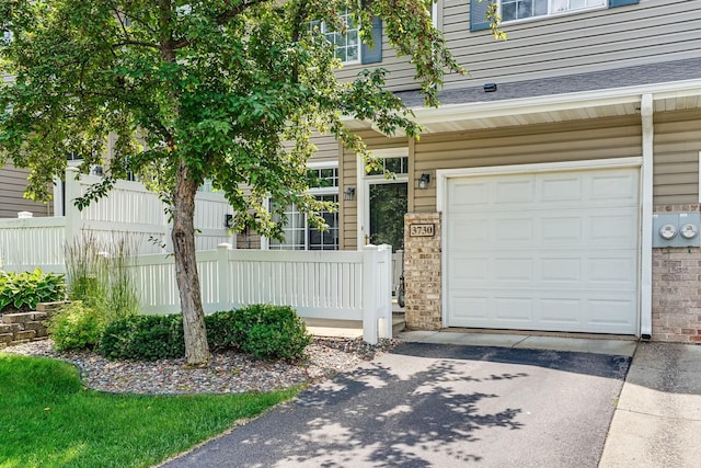 3730 Vermilion Ct S Unit 509, Eagan, MN 55122 - garage featuring driveway