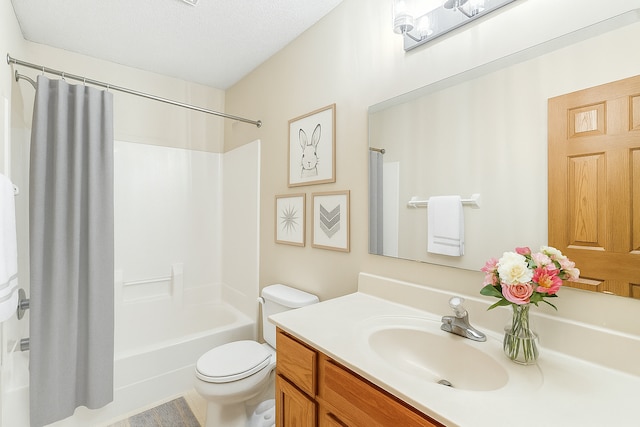 3730 Vermilion Ct S Unit 509, Eagan, MN 55122 - bathroom featuring vanity and shower / tub combo with curtain