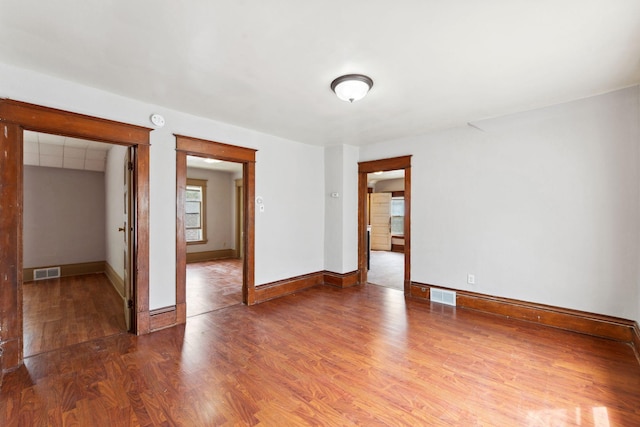 906 5th St E, Saint Paul, MN 55106 - empty room featuring wood finished floors and a smoke detector