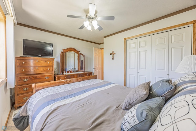 17123 Lakeview Ln, Audubon, MN 56511 - bedroom with a closet, crown molding, and ceiling fan
