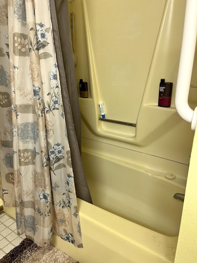 806 Highland Rd, Windom, MN 56101 - bathroom featuring shower / bath combo