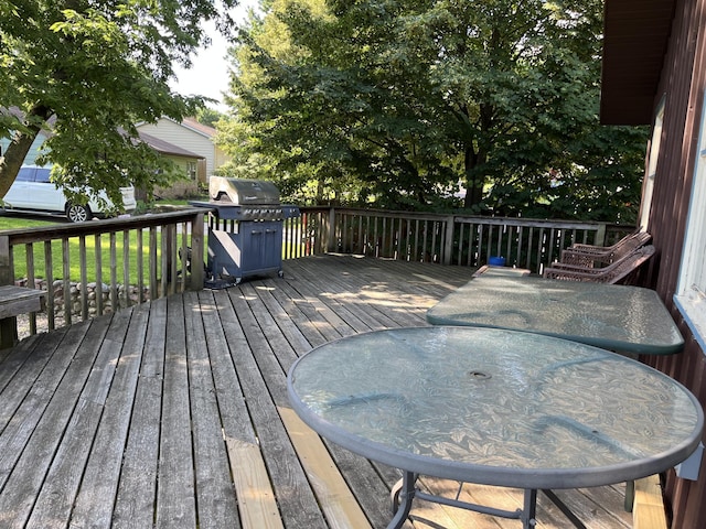 806 Highland Rd, Windom, MN 56101 - deck with outdoor dining space