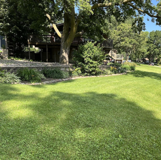 806 Highland Rd, Windom, MN 56101 - view of grassy yard featuring a wooden deck