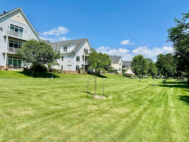 2100 Old School Rd Unit 206, Mound, MN 55364 - view of community featuring a yard