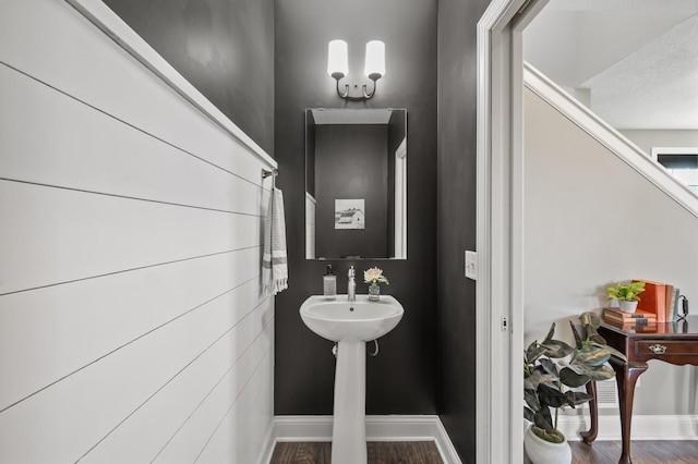 7850 242nd St, Wyoming, MN 55025 - bathroom featuring wood finished floors and baseboards