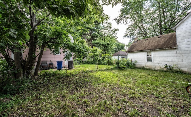 1194 Forest St, Saint Paul, MN 55106 - view of yard