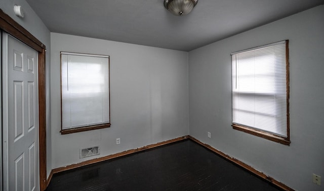 1194 Forest St, Saint Paul, MN 55106 - unfurnished room featuring baseboards and a smoke detector