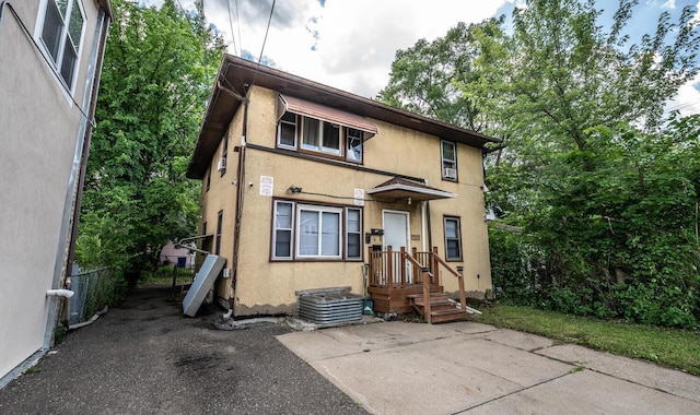 1194 Forest St, Saint Paul, MN 55106 - view of front of house featuring stucco siding