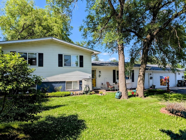 18467 County Road 21, Glenwood Twp, MN 56334 - tri-level home with a front yard