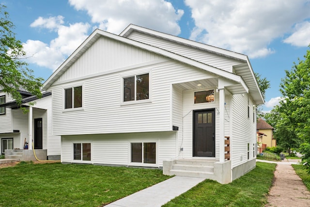 1002 Conway St, Saint Paul, MN 55106 - bi-level home featuring a front yard