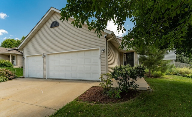 4626 Savannah Dr NW, Rochester, MN 55901 - view of front facade featuring a garage, driveway, and a front yard