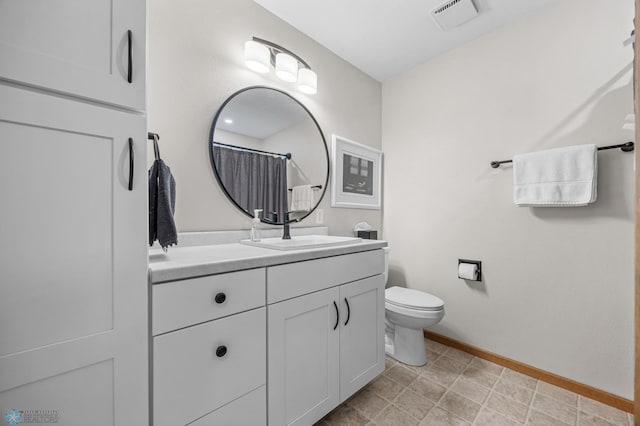 2636 18th St S Unit 8, Fargo, ND 58103 - full bathroom featuring vanity and curtained shower