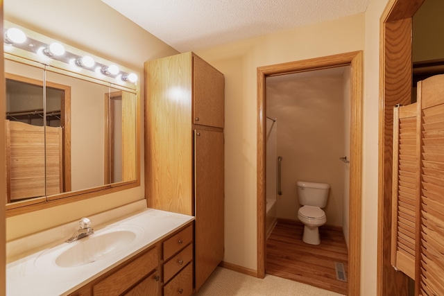 10 Cree Point Dr, Mankato, MN 56001 - full bathroom featuring vanity and toilet