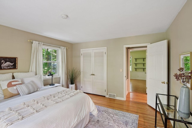 3918 Willmatt Hl, Minnetonka, MN 55305 - bedroom featuring light wood-style floors and a closet