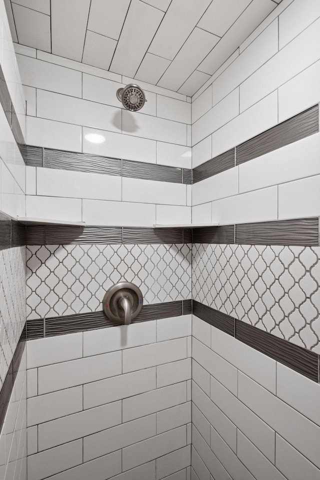 3918 Willmatt Hl, Minnetonka, MN 55305 - bathroom with tiled shower