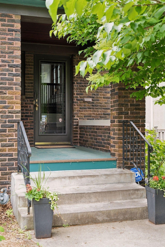 1088 Lincoln Ave, Saint Paul, MN 55105 - entrance to property with brick siding