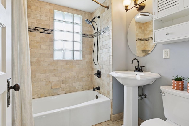 1088 Lincoln Ave, Saint Paul, MN 55105 - full bath with shower / bath combination with curtain and toilet