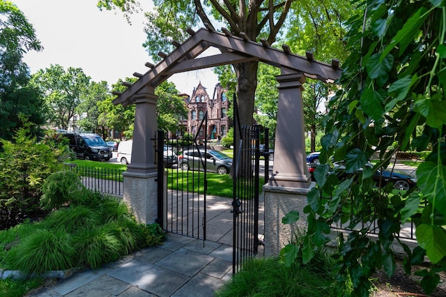 582 Summit Ave, Saint Paul, MN 55102 - view of gate