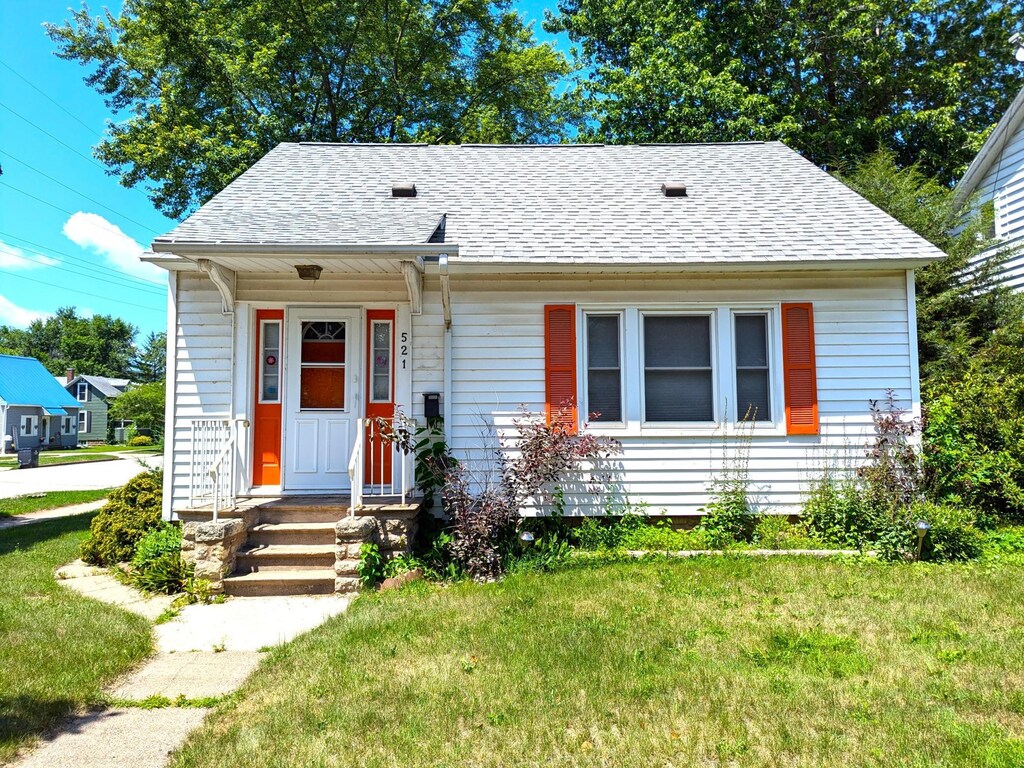 521 Chestnut St, Winona, MN 55987 - photo 1