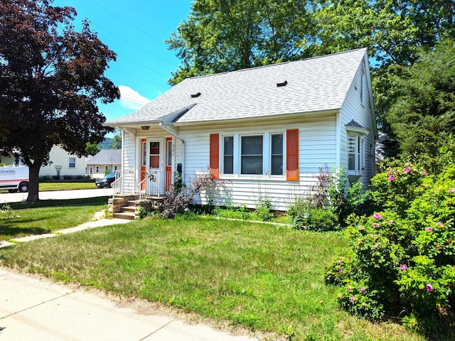 521 Chestnut St, Winona, MN 55987 - view of front of home with roof with shingles and a front yard