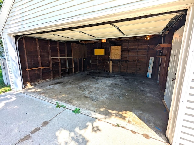 521 Chestnut St, Winona, MN 55987 - garage with a garage door opener