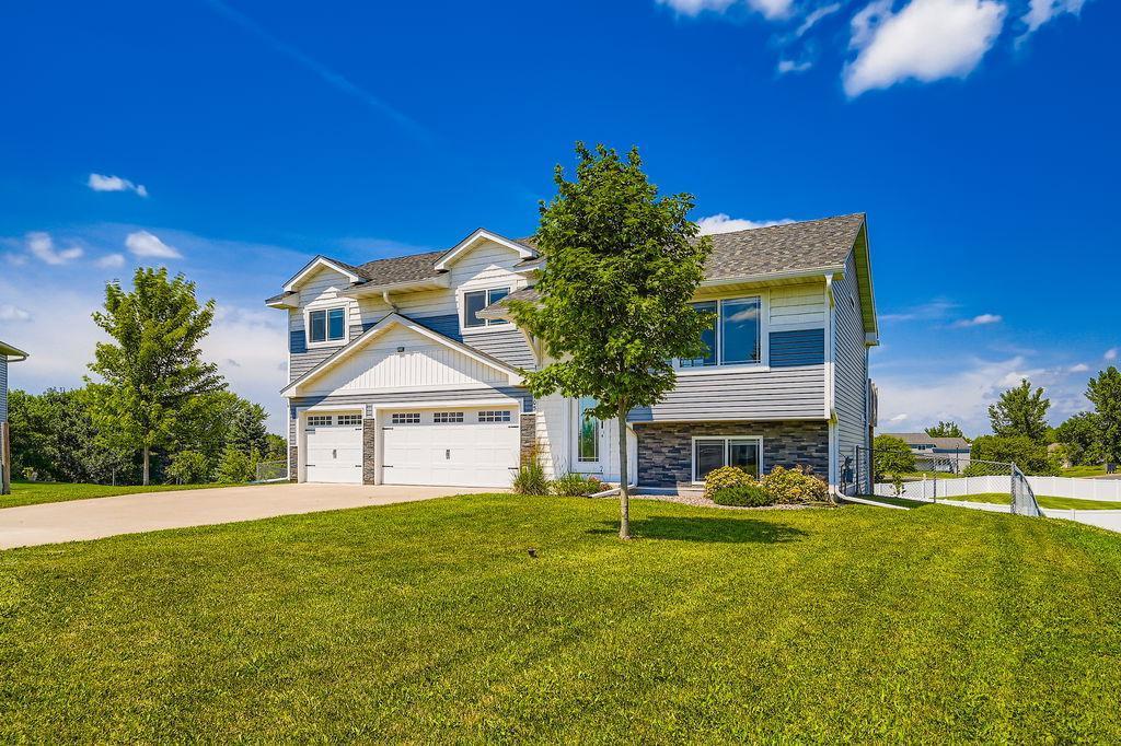 905 Burton Cir, Montrose, MN 55363 - photo 1