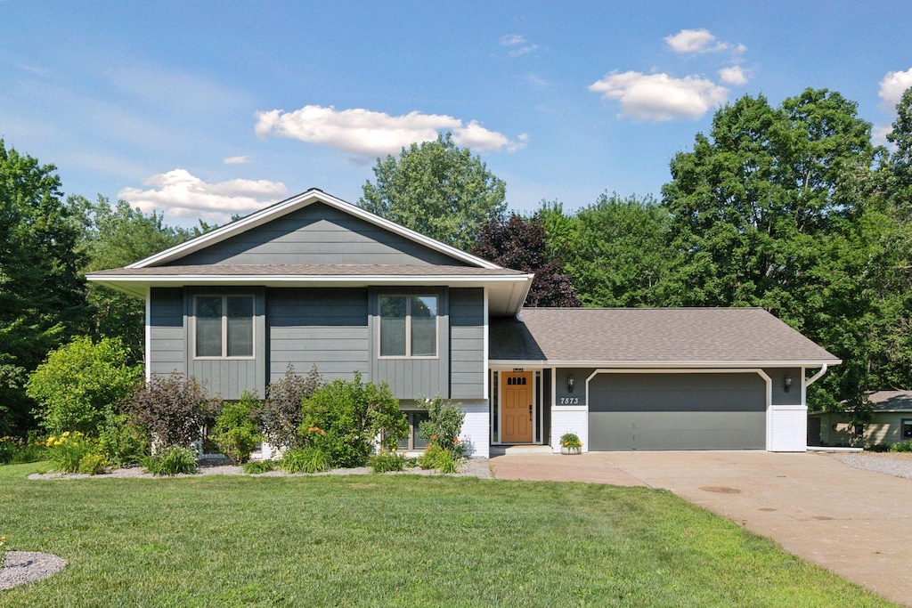 7573 Patti Dr, Lino Lakes, MN 55014 - photo 1