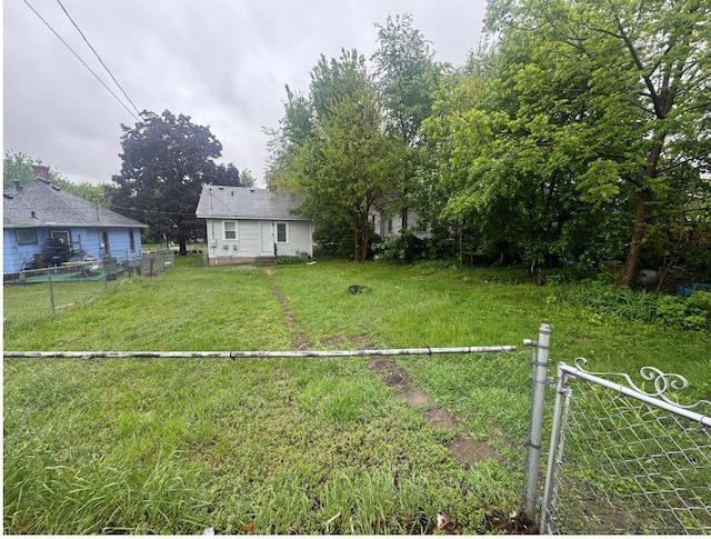 3815 Dupont Ave N, Minneapolis, MN 55412 - view of yard