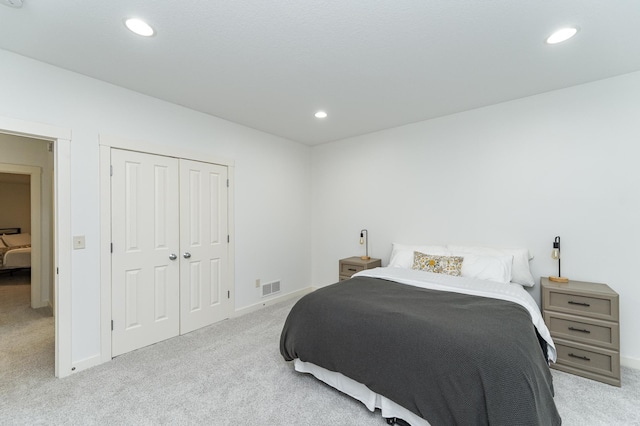 290 Wimbledon Hills Dr SW, Rochester, MN 55902 - bedroom featuring light carpet, recessed lighting, and a closet