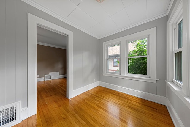 3233 42nd Ave S, Minneapolis, MN 55406 - empty room featuring crown molding and light wood-style flooring