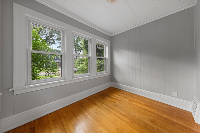 3233 42nd Ave S, Minneapolis, MN 55406 - empty room with light wood-type flooring and crown molding