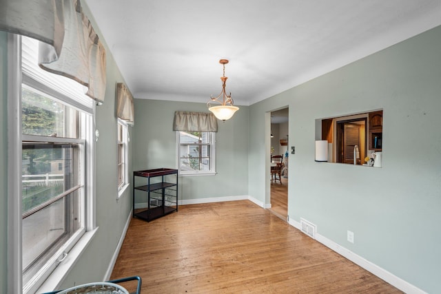 1062 Ohio St, West Saint Paul, MN 55118 - unfurnished room featuring wood finished floors