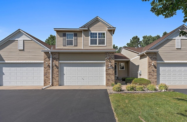 4543 Bloomberg Cir, Inver Grove Heights, MN 55076 - traditional home with brick siding, a front yard, and asphalt driveway