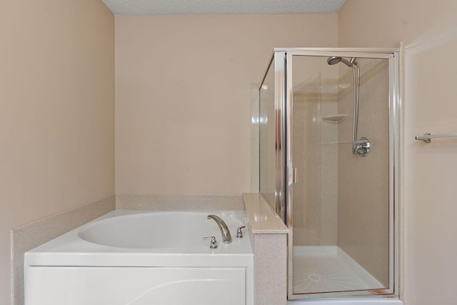 4543 Bloomberg Cir, Inver Grove Heights, MN 55076 - full bath featuring a stall shower and a bath