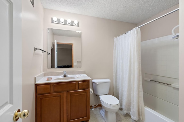 4543 Bloomberg Cir, Inver Grove Heights, MN 55076 - full bathroom with vanity, a textured ceiling, shower / tub combo, and tile patterned floors
