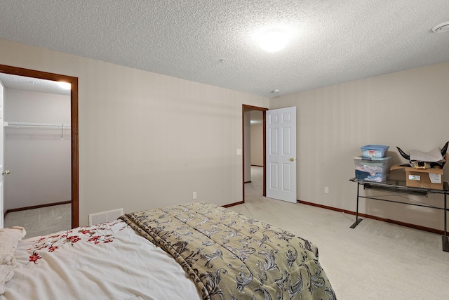 4543 Bloomberg Cir, Inver Grove Heights, MN 55076 - bedroom featuring carpet, a textured ceiling, and a closet