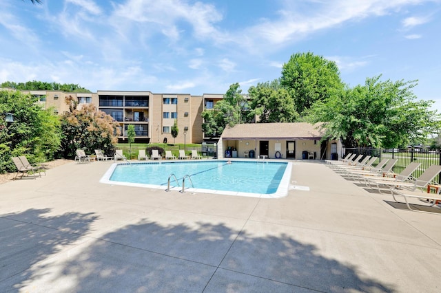 5643 Green Circle Dr Unit 107, Minnetonka, MN 55343 - community pool with a patio